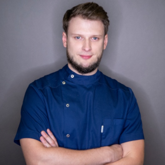Dentysta Michał Cynkier to ambitny stomatolog Łódź pracujący, która stawia na pierwszym miejscu dobro pacjenta, specjalizuje się w stomatologii estetycznej.